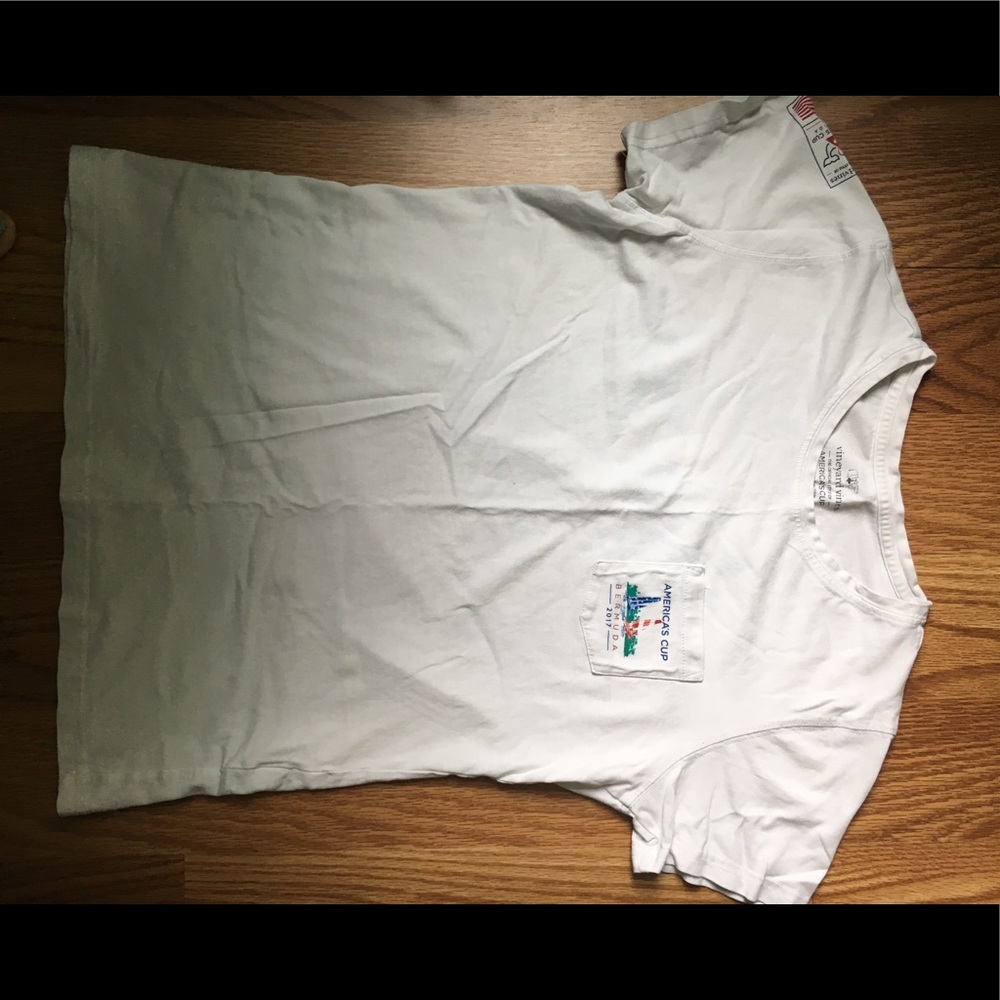 Vineyard vine’s T-shirt